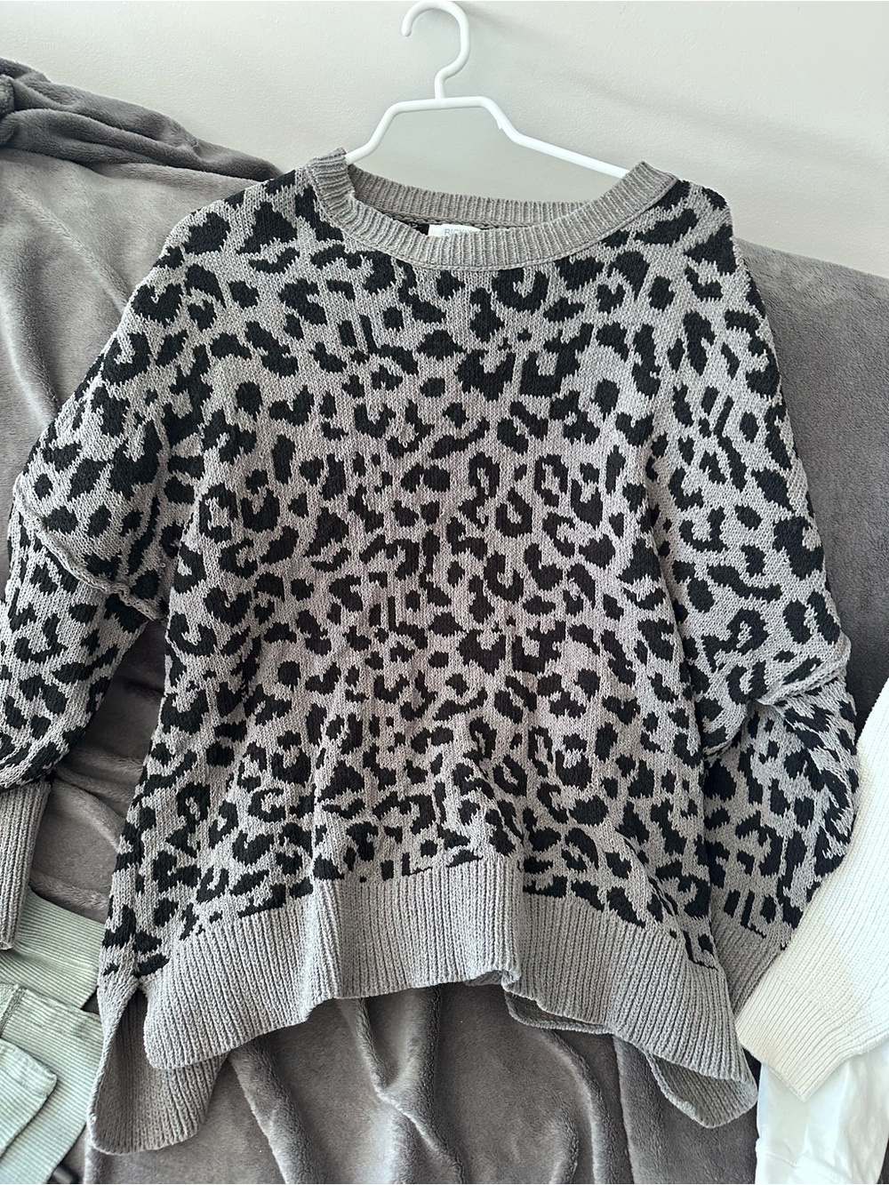 Gray Leopard Print Women's Sweater - Casual Knit Pullover